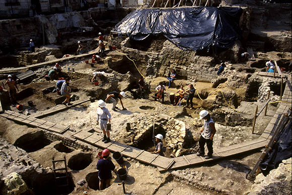 Chantier de fouilles du parvis de la Cathédrale, site 14, 21 juin 1995